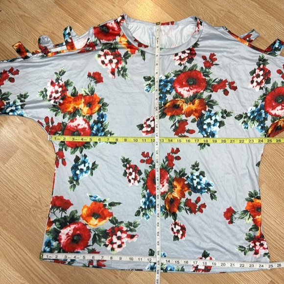Gorgeous Floral Print Blouse. Soft Comfy Cut-outs on sleeves - Picture 9 of 9